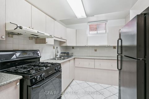 Photo 34 at 423 Manor Road E, Mount Pleasant East, Toronto