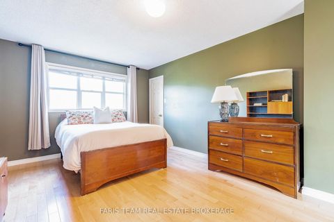 Photo 18 at 230 Mary Anne Drive, Painswick North, Barrie
