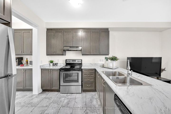 Photo 9 at 86 Saint Dennis Road, Wellington North, Brampton