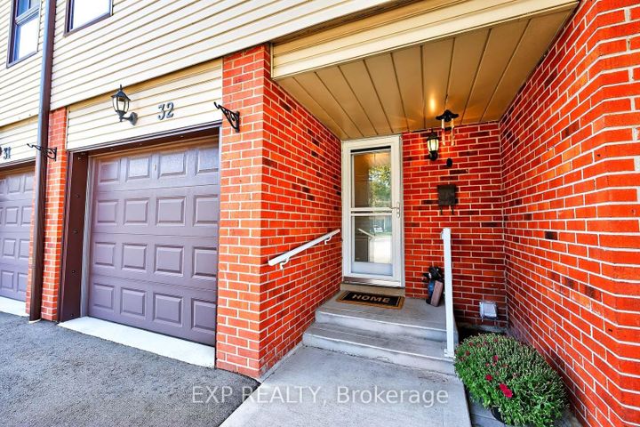 Photo 4 at 32 Collins Crescent, Brampton North, Brampton