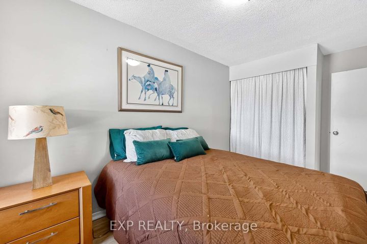 Photo 25 at 32 Collins Crescent, Brampton North, Brampton