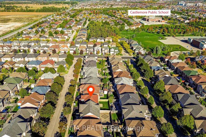 Photo 2 at 131 Winston Castle Drive, Berczy, Markham