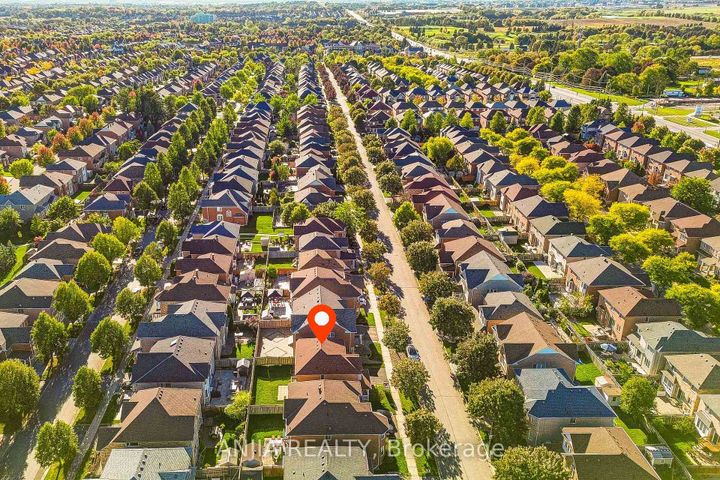 Photo 4 at 131 Winston Castle Drive, Berczy, Markham