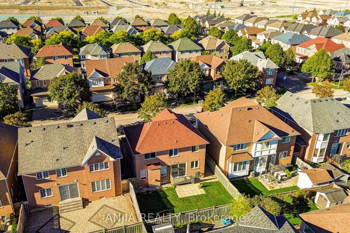 Photo 5 at 131 Winston Castle Drive, Berczy, Markham