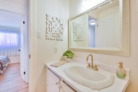 Photo 2 at 32 Lonsdale Place, Grove East, Barrie