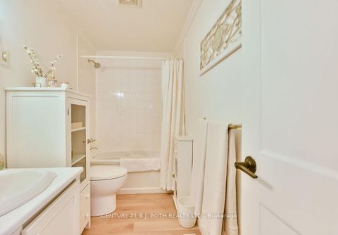 Photo 3 at 32 Lonsdale Place, Grove East, Barrie