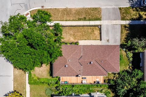 Photo 31 at 32 Lonsdale Place, Grove East, Barrie
