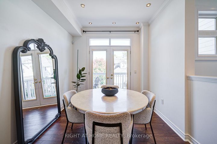 Photo 7 at 24 - 1008 ON BOGART Circle, College Manor, Newmarket