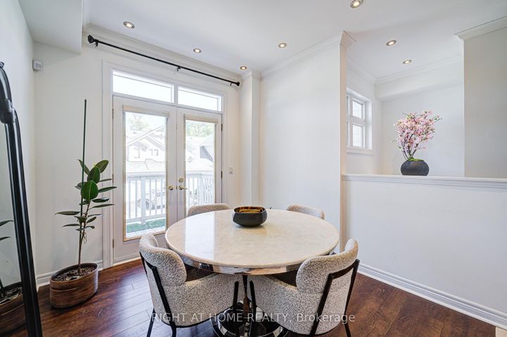 Photo 8 at 24 - 1008 ON BOGART Circle, College Manor, Newmarket