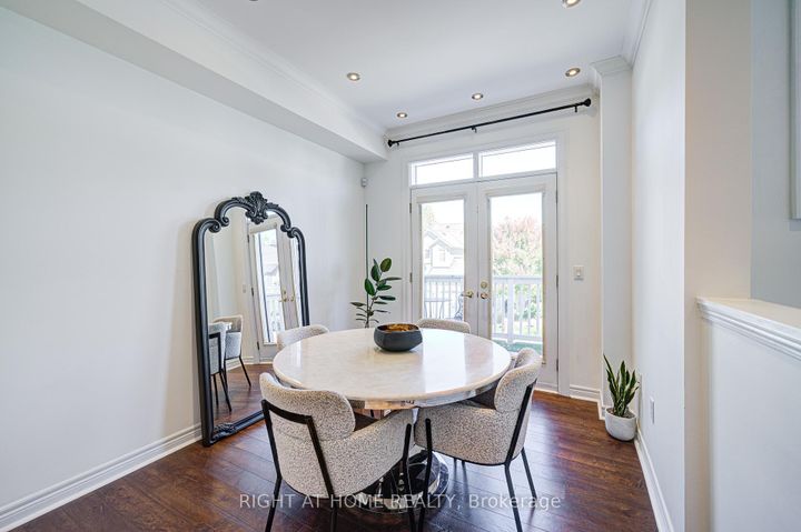 Photo 9 at 24 - 1008 ON BOGART Circle, College Manor, Newmarket