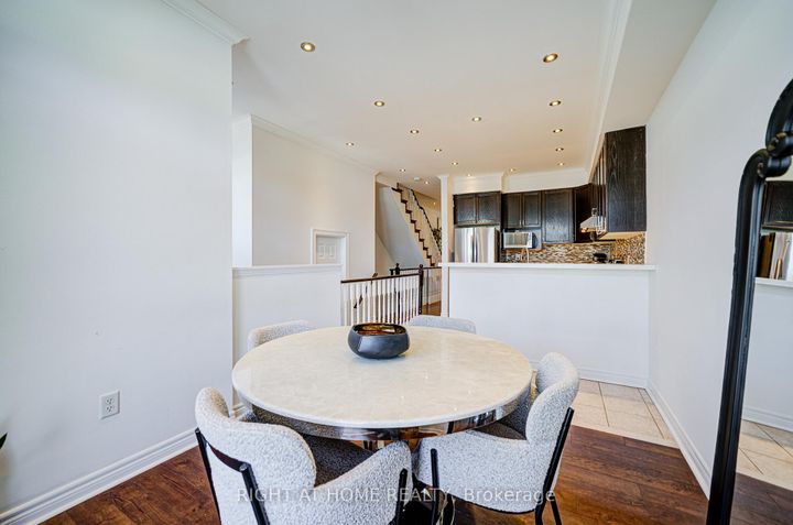 Photo 10 at 24 - 1008 ON BOGART Circle, College Manor, Newmarket