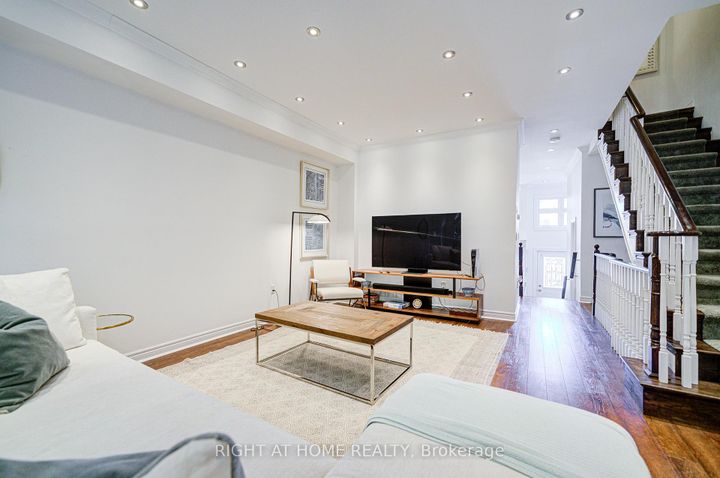 Photo 14 at 24 - 1008 ON BOGART Circle, College Manor, Newmarket