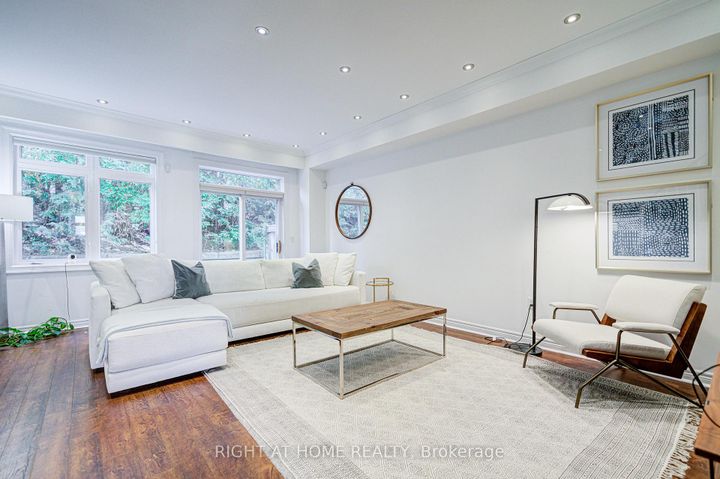 Photo 17 at 24 - 1008 ON BOGART Circle, College Manor, Newmarket