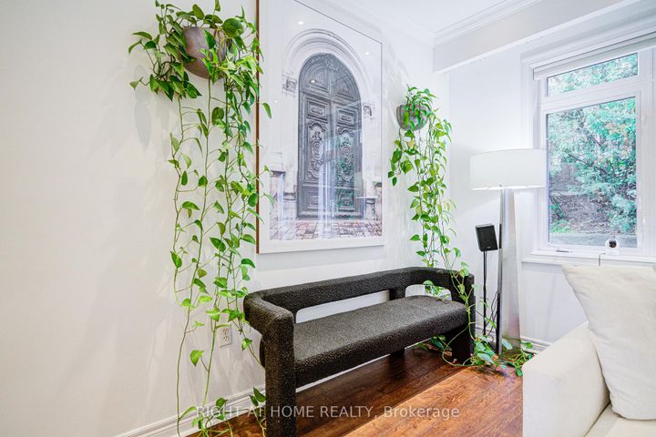 Photo 18 at 24 - 1008 ON BOGART Circle, College Manor, Newmarket