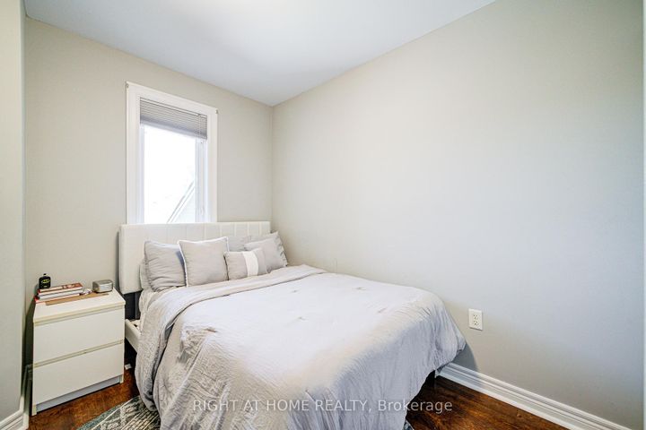 Photo 22 at 24 - 1008 ON BOGART Circle, College Manor, Newmarket