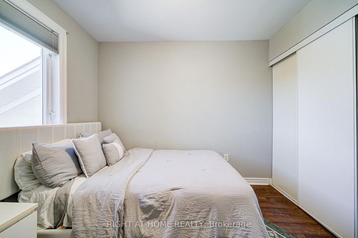 Photo 25 at 24 - 1008 ON BOGART Circle, College Manor, Newmarket