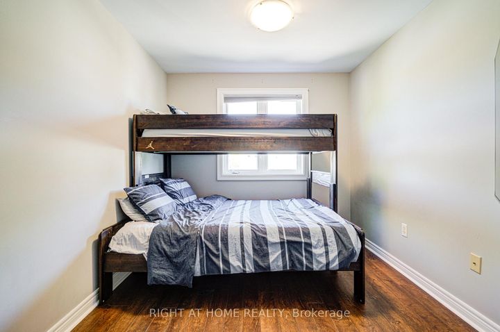 Photo 26 at 24 - 1008 ON BOGART Circle, College Manor, Newmarket