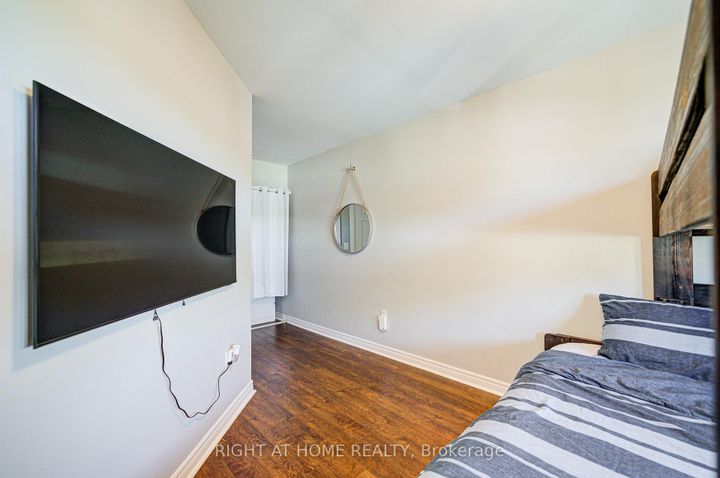 Photo 27 at 24 - 1008 ON BOGART Circle, College Manor, Newmarket