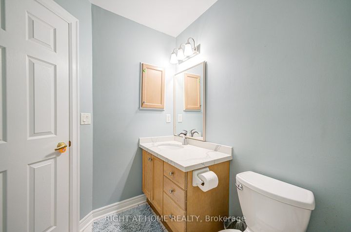 Photo 30 at 24 - 1008 ON BOGART Circle, College Manor, Newmarket