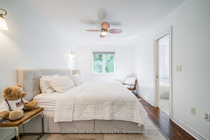 Photo 31 at 24 - 1008 ON BOGART Circle, College Manor, Newmarket