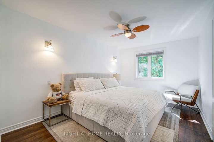 Photo 32 at 24 - 1008 ON BOGART Circle, College Manor, Newmarket