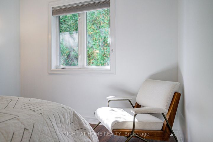 Photo 33 at 24 - 1008 ON BOGART Circle, College Manor, Newmarket