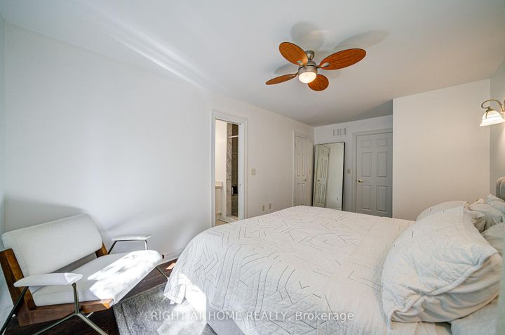 Photo 35 at 24 - 1008 ON BOGART Circle, College Manor, Newmarket