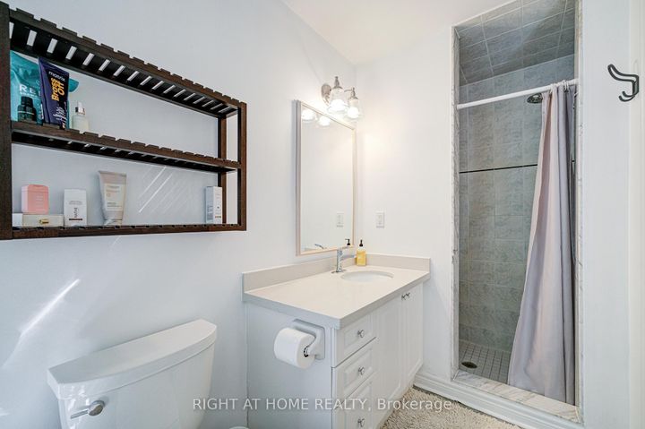 Photo 39 at 24 - 1008 ON BOGART Circle, College Manor, Newmarket
