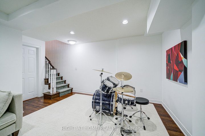 Photo 41 at 24 - 1008 ON BOGART Circle, College Manor, Newmarket