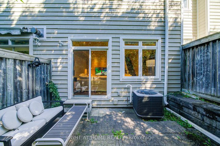 Photo 44 at 24 - 1008 ON BOGART Circle, College Manor, Newmarket