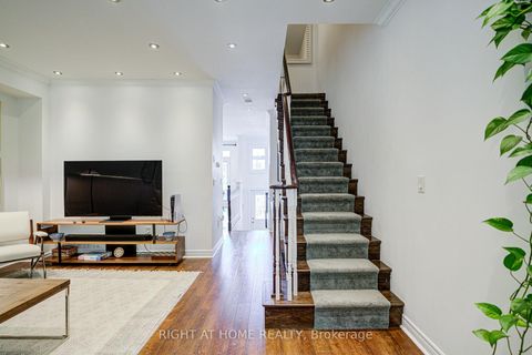 Photo 13 at 24 - 1008 ON BOGART Circle, College Manor, Newmarket
