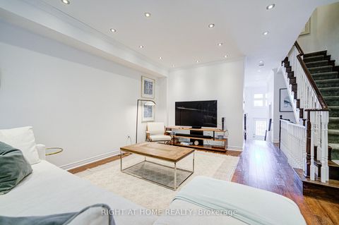 Photo 14 at 24 - 1008 ON BOGART Circle, College Manor, Newmarket