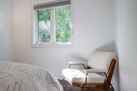 Photo 33 at 24 - 1008 ON BOGART Circle, College Manor, Newmarket