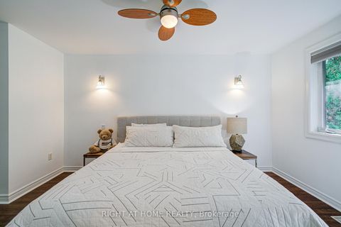 Photo 36 at 24 - 1008 ON BOGART Circle, College Manor, Newmarket