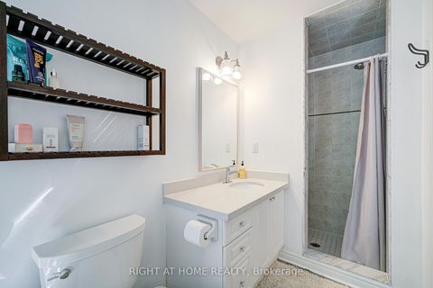 Photo 39 at 24 - 1008 ON BOGART Circle, College Manor, Newmarket