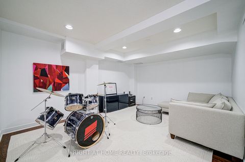 Photo 40 at 24 - 1008 ON BOGART Circle, College Manor, Newmarket