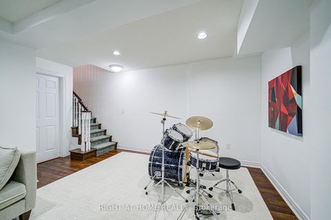 Photo 41 at 24 - 1008 ON BOGART Circle, College Manor, Newmarket