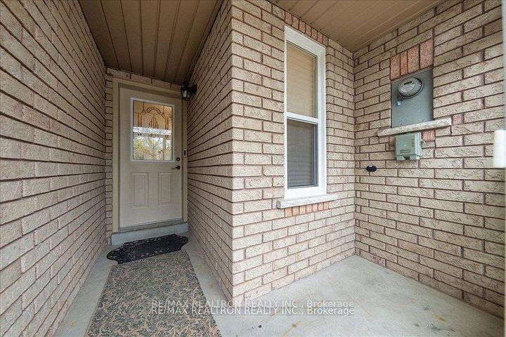Photo 2 at 63 Carousel Crescent, Oak Ridges Lake Wilcox, Richmond Hill