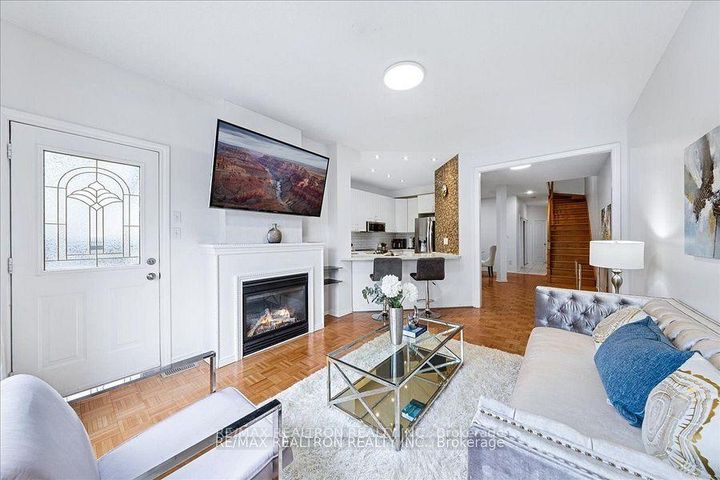 Photo 13 at 63 Carousel Crescent, Oak Ridges Lake Wilcox, Richmond Hill