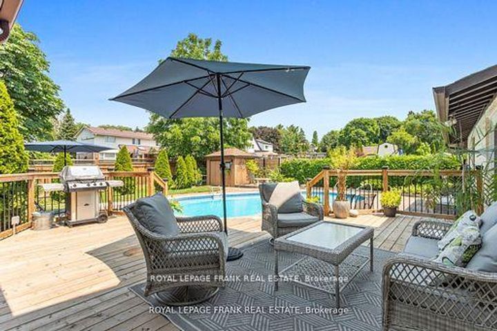 Photo 3 at 848 Swiss Heights, Pinecrest, Oshawa