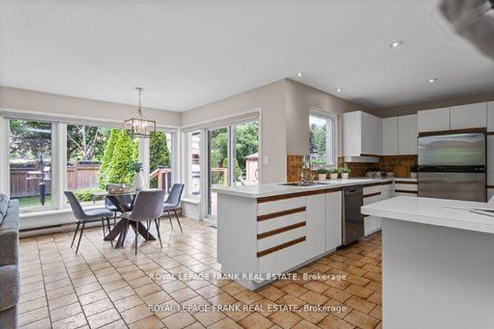 Photo 14 at 848 Swiss Heights, Pinecrest, Oshawa