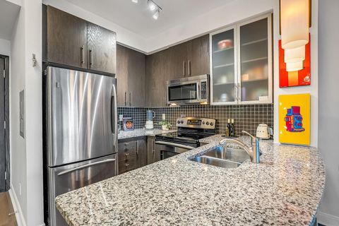 Photo 8 at 306 - 18 Yorkville Avenue, Annex, Toronto