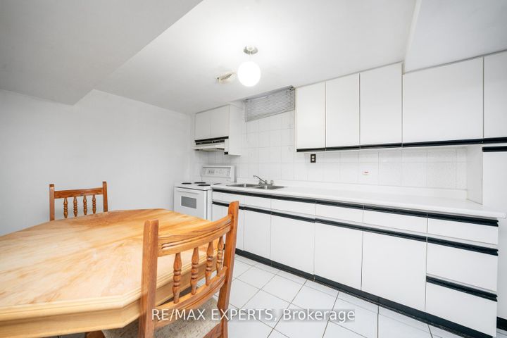 Photo 33 at 9 Richbell Street, Brownridge, Vaughan
