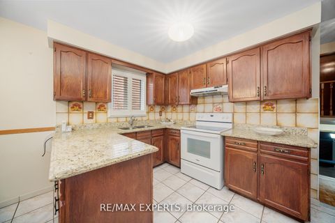 Photo 11 at 9 Richbell Street, Brownridge, Vaughan