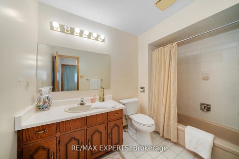 Photo 17 at 9 Richbell Street, Brownridge, Vaughan