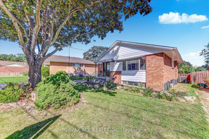 Photo 3 at 571 Farewell Street, Donevan, Oshawa