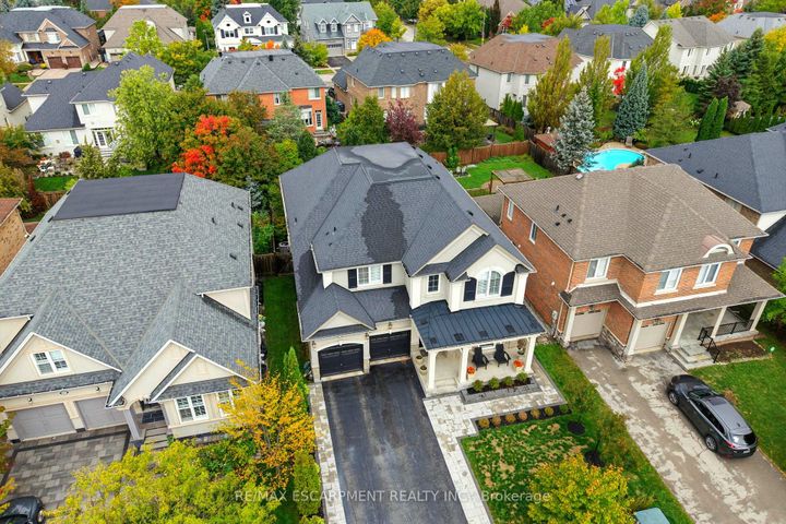 Photo 1 at 691 Merlot Court, Lorne Park, Mississauga