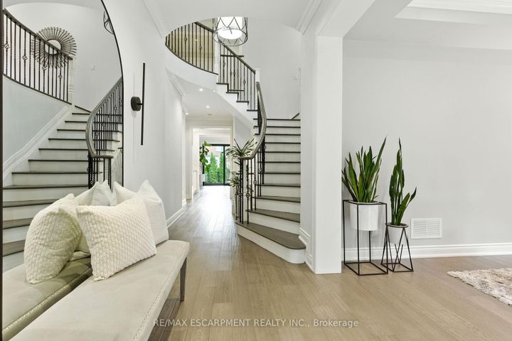 Photo 6 at 691 Merlot Court, Lorne Park, Mississauga