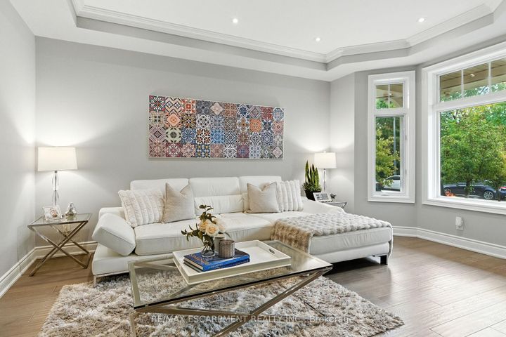Photo 7 at 691 Merlot Court, Lorne Park, Mississauga