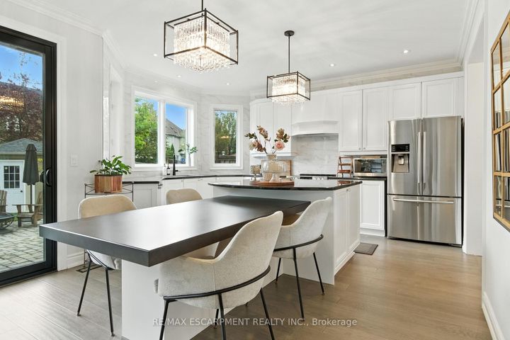 Photo 14 at 691 Merlot Court, Lorne Park, Mississauga